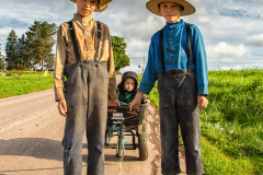 Harris Sally,  Amish-Family-on-a-Country-Road