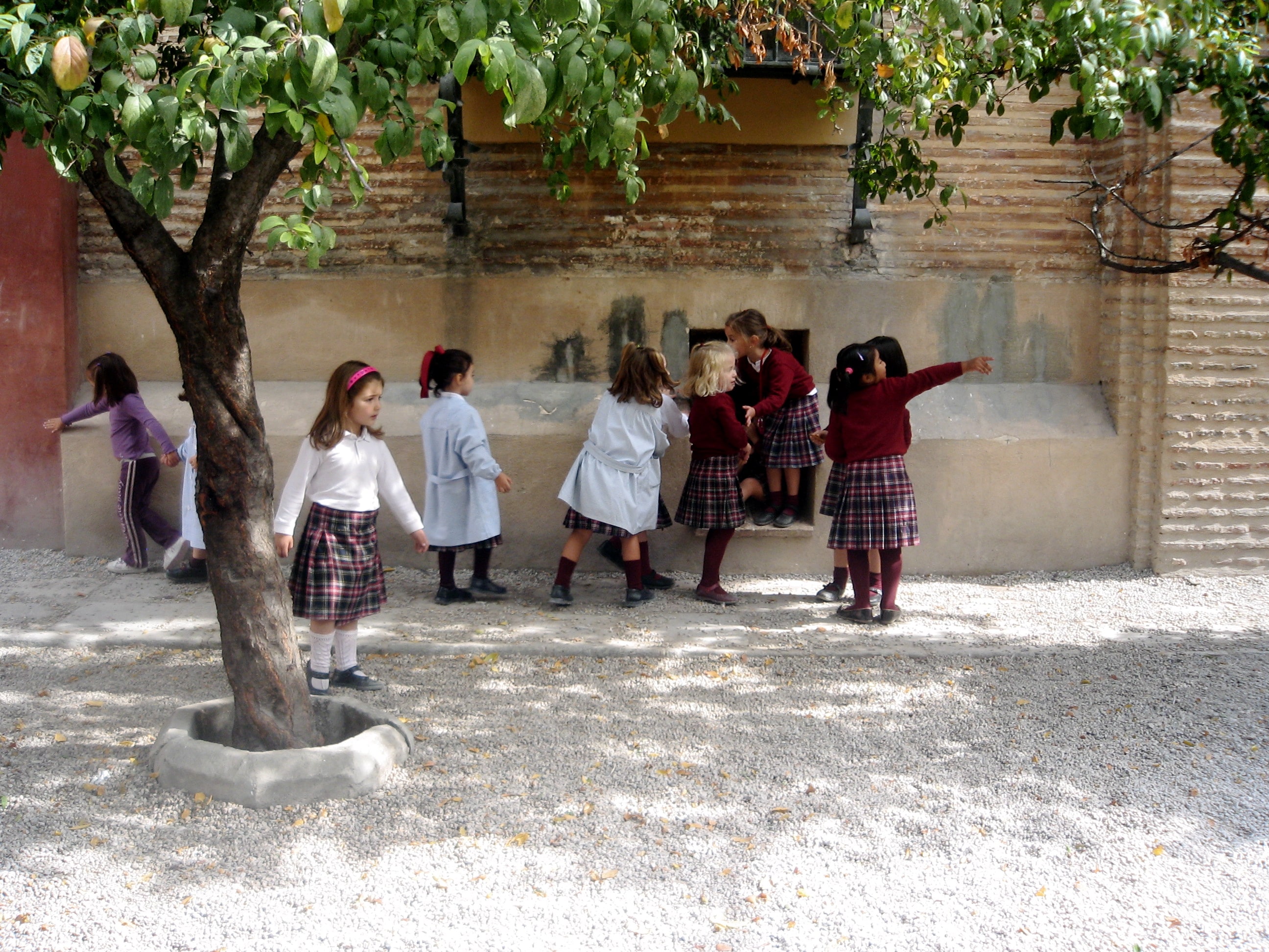Schoolgirls, Granada, Barbara Loss